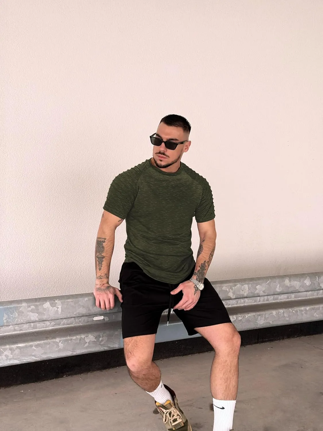 COOFANDY Men's Muscle T-Shirt Pleated Raglan Sleeve Bodybuilding Gym Tee Short Sleeve Fashion Workout Shirts Hipster Shirt