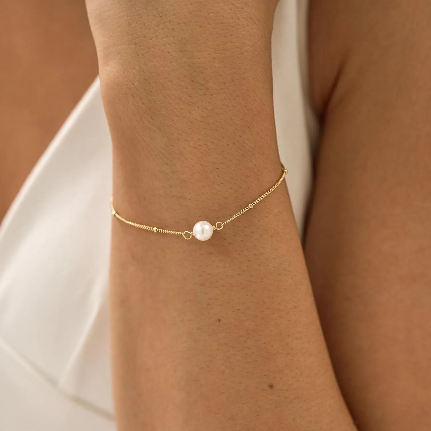 Gold Bracelets for Women-14K Gold Plated Pearl Bracelets for Women Daisy Pearl Flower Gold Beaded Station Pearl Bracelets