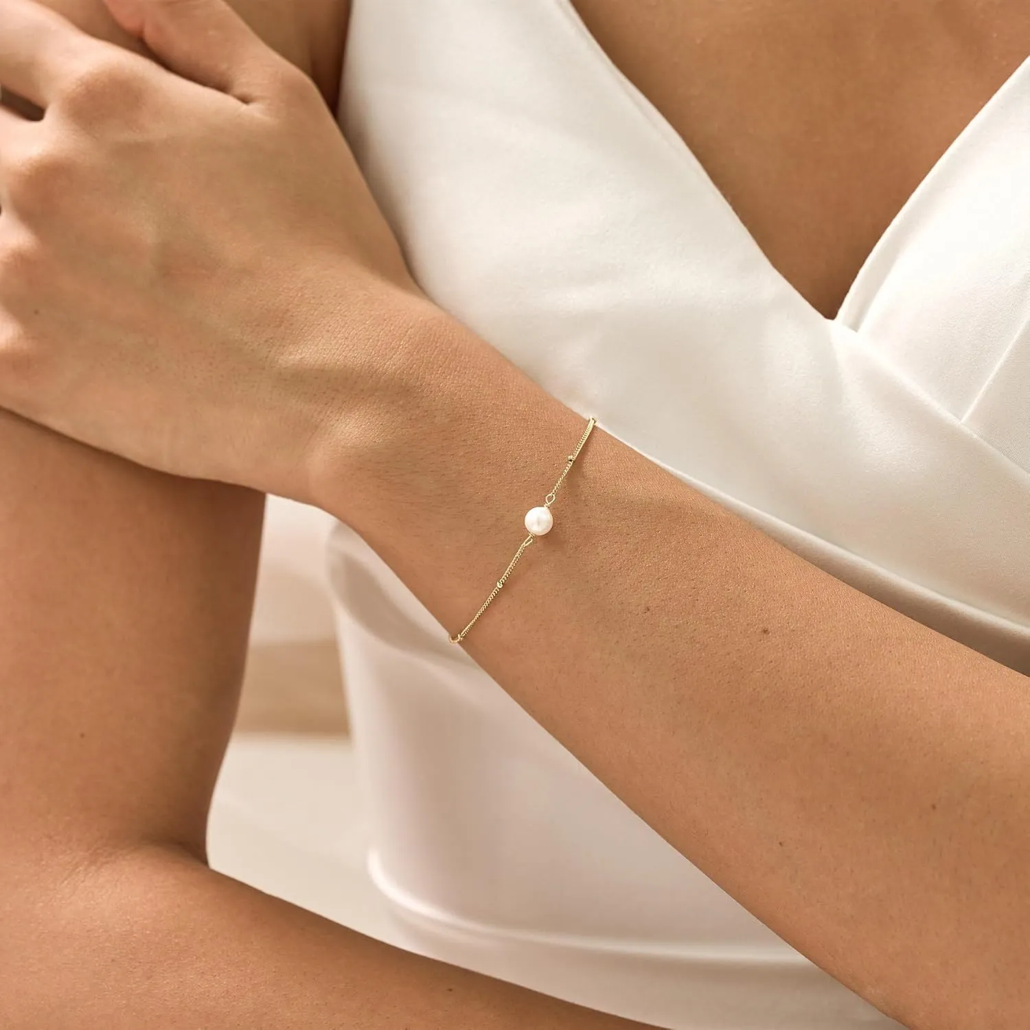 Gold Bracelets for Women-14K Gold Plated Pearl Bracelets for Women Daisy Pearl Flower Gold Beaded Station Pearl Bracelets