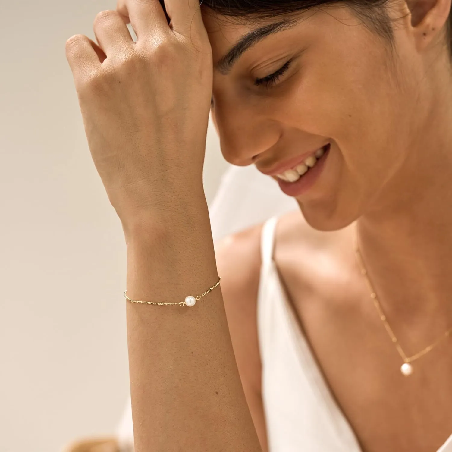 Gold Bracelets for Women-14K Gold Plated Pearl Bracelets for Women Daisy Pearl Flower Gold Beaded Station Pearl Bracelets