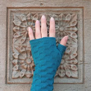 Kate Watts Regular Length Merino Glove - Cross Knit