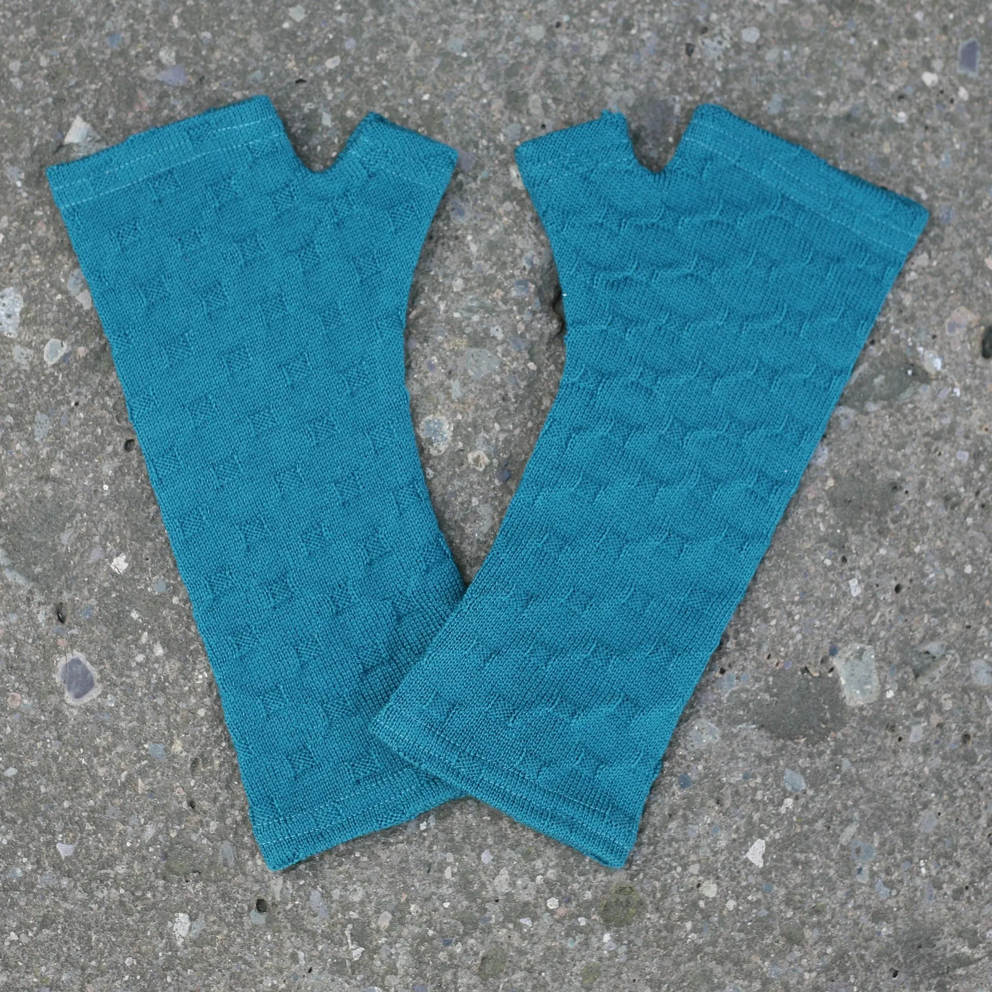 Kate Watts Regular Length Merino Glove - Cross Knit