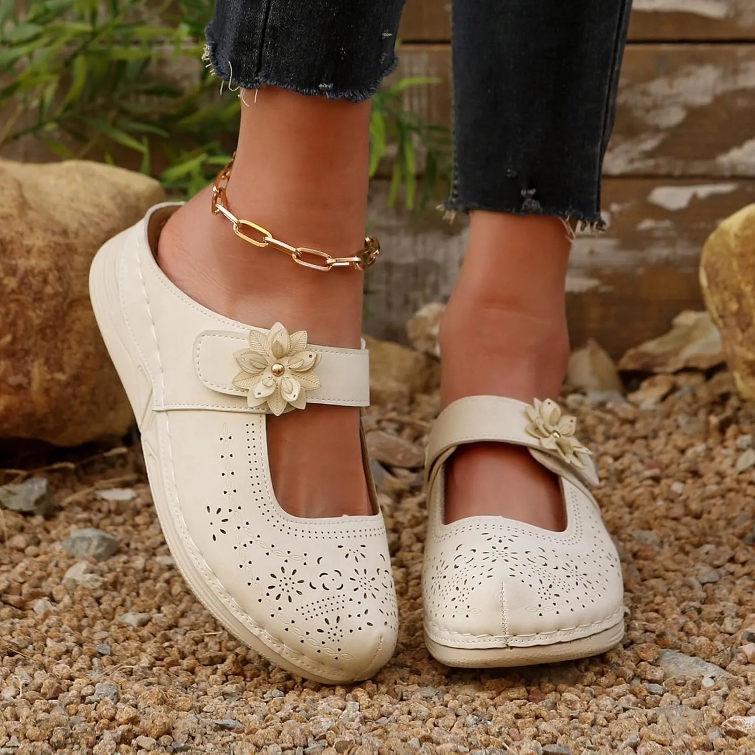 Leather Mary Jane Clogs for Women Slip On Casual Comfortable Mules Shoes with Arch Support Closed Toe Sandals Wedge Low Heel Sandal Round Head Soft Mules Cutout Slip-On Loafers Slides Backless