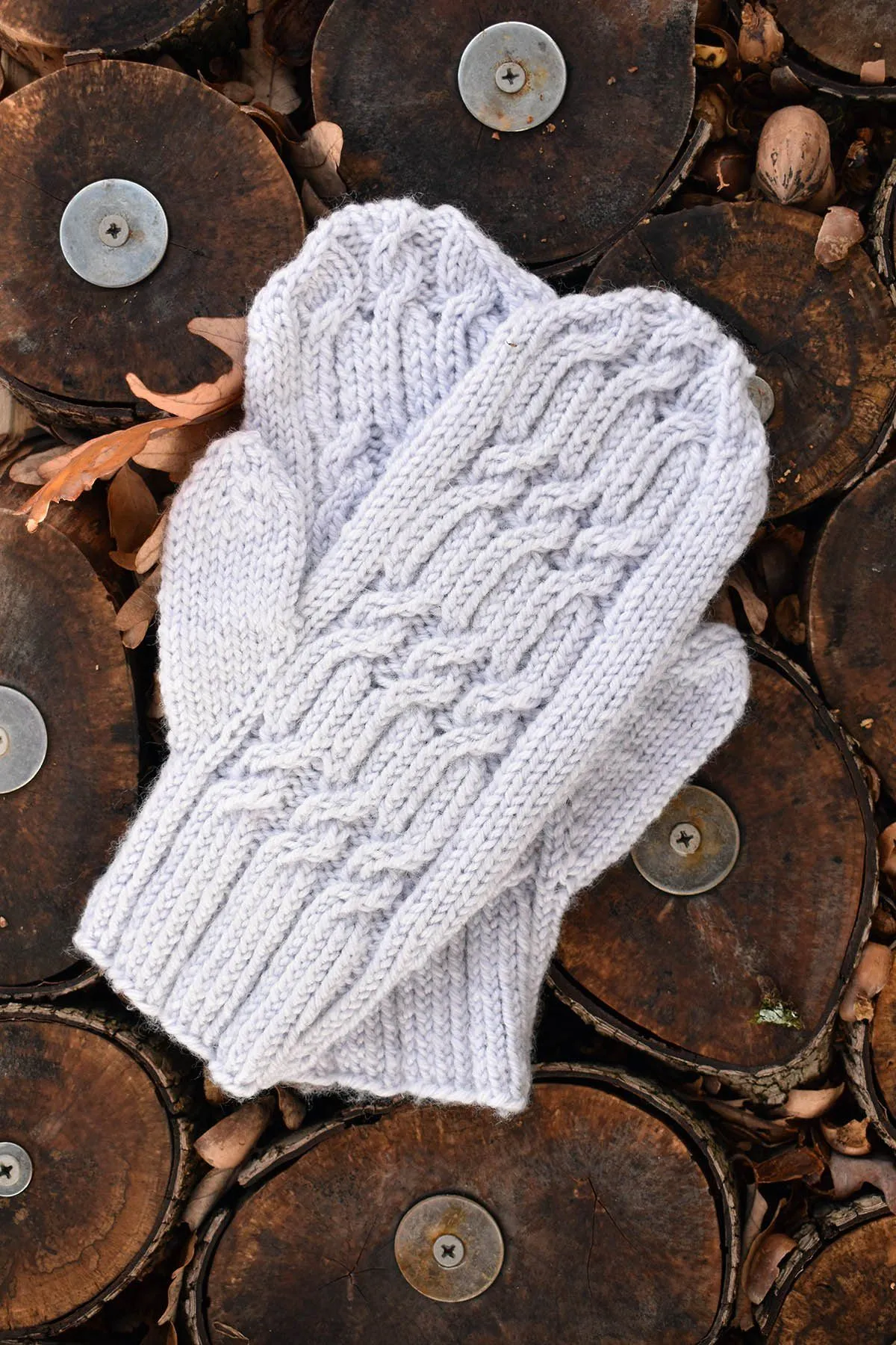Ultra-Warm Manitoba Mittens: Ultimate Comfort for Winter Weather