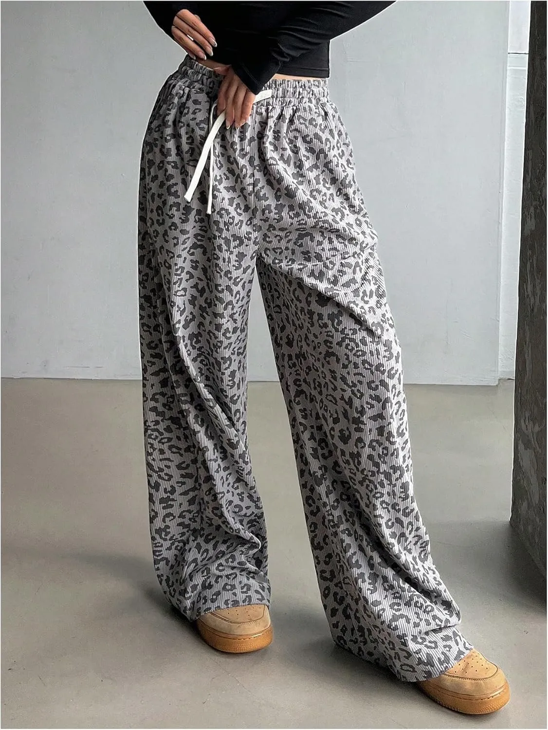 OYOANGLE Women's Graphic Print Drawstring Elastic High Waist Long Pants Y2k Wide Leg Casual Trousers with Pockets