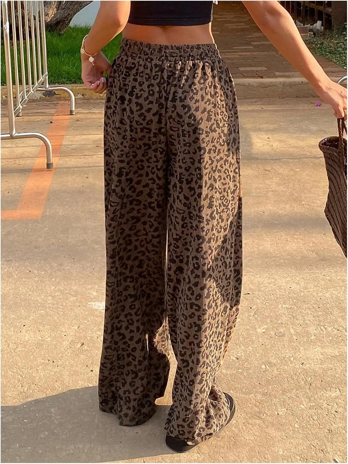 OYOANGLE Women's Graphic Print Drawstring Elastic High Waist Long Pants Y2k Wide Leg Casual Trousers with Pockets
