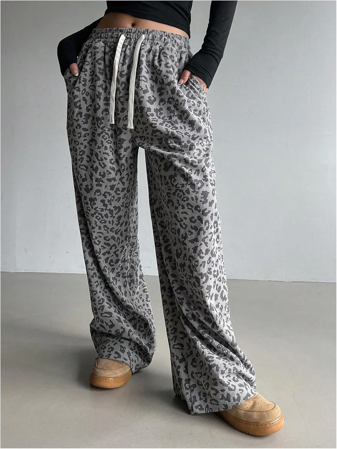 OYOANGLE Women's Graphic Print Drawstring Elastic High Waist Long Pants Y2k Wide Leg Casual Trousers with Pockets