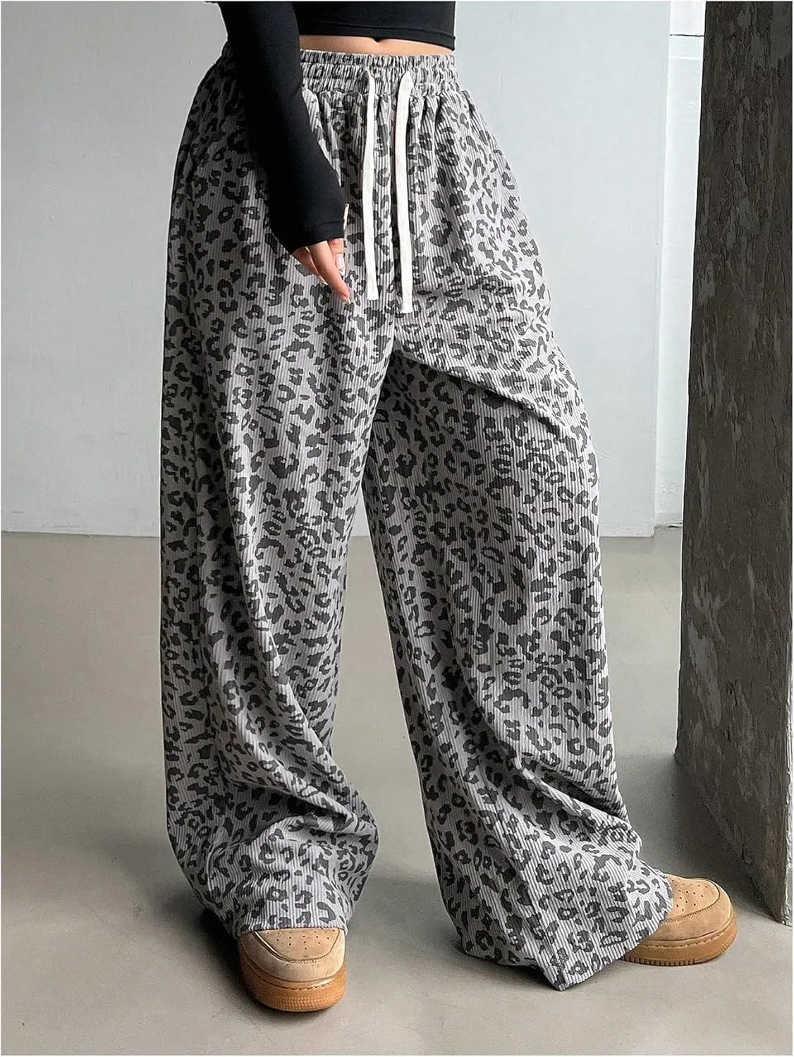 OYOANGLE Women's Graphic Print Drawstring Elastic High Waist Long Pants Y2k Wide Leg Casual Trousers with Pockets