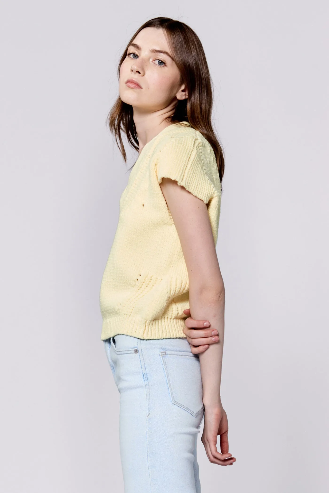 UNA V NECK SLEEVELESS RELAXED FIT SWEATER PALE BANANA