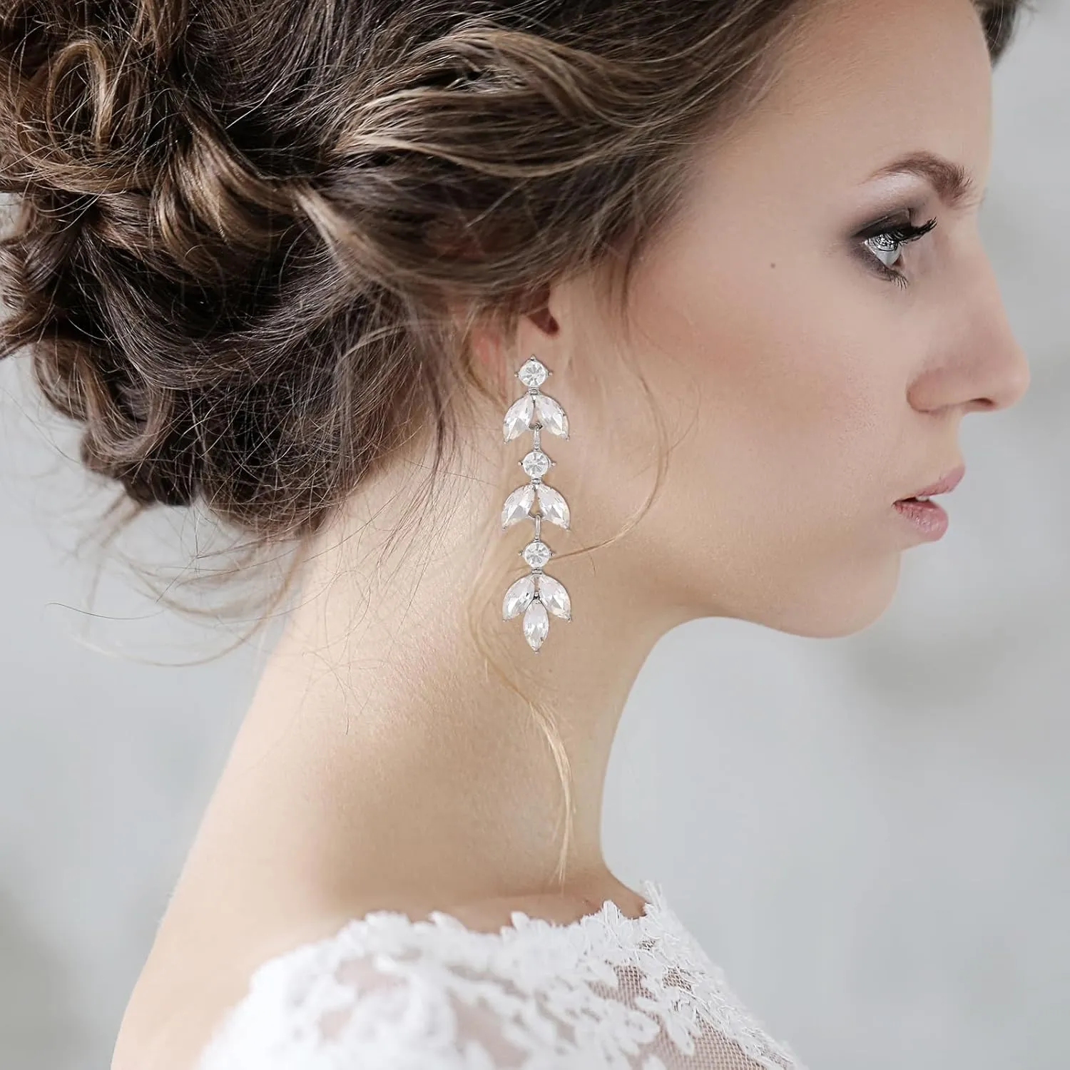 Wedding Rhinestone Dangle Earrings Elegant Bridal Crystal Drop Earrings for Women Bridesmaids Guest Party Prom